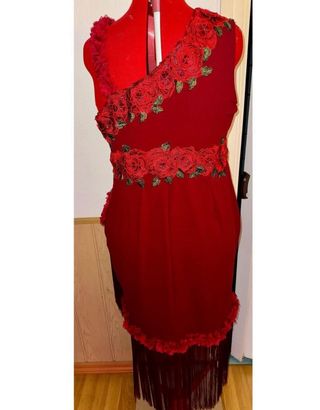 Vestido granate flores y flecos