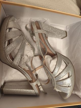 Tacones fiesta menbur plateados