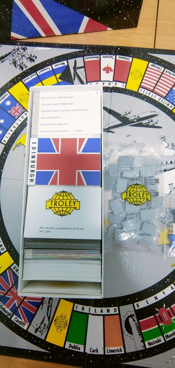 Juego de tarjetas en inglés, tipo Trivial.