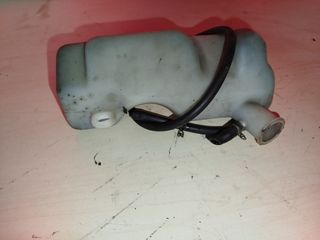 -Yamaha Fzs 600. Depósito de agua