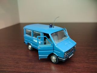 Iveco Daily minibus polizia