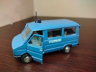 Iveco Daily minibus polizia