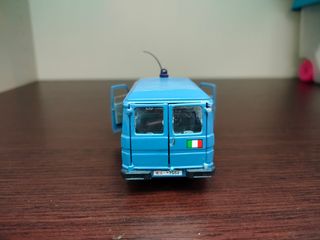 Iveco Daily minibus polizia