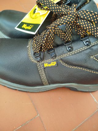 ZAPATOS DE SEGURIDAD NUEVOS 