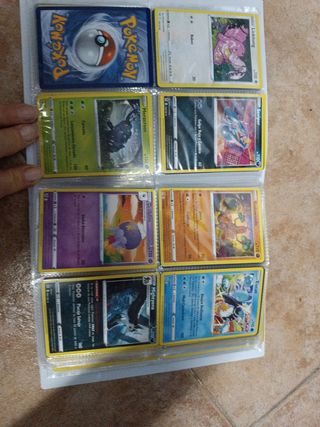 Álbum con cartas Pokémon