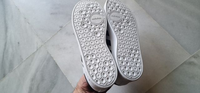 Nuove scarpe da ginnastica adidas