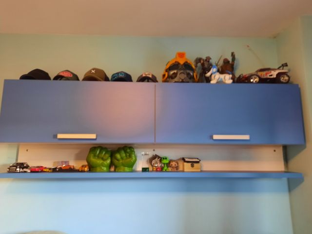 Letto e mensola per ragazzi