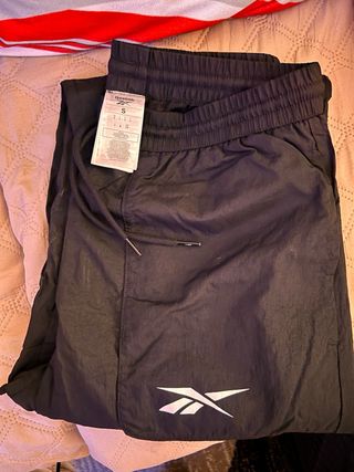 Pantalones Chandal Reebok y Bershka