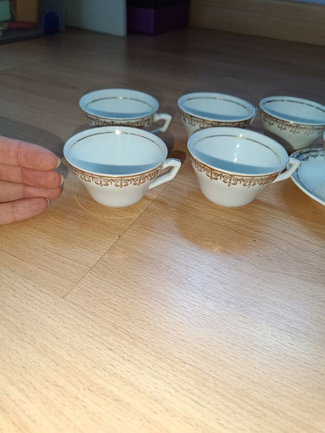 Tazas de café con plato