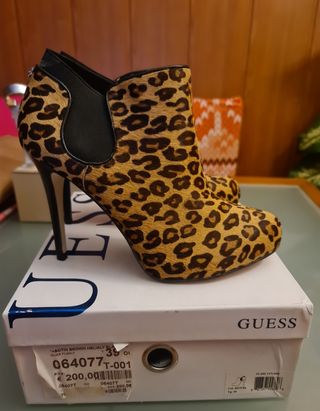 Botines GUESS Animal Prink 