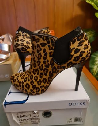 Botines GUESS Animal Prink 