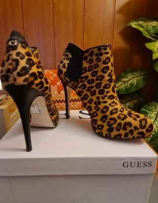 Botines GUESS Animal Prink 