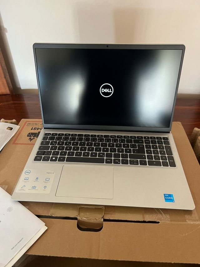 Portátil Dell Inspiron 15 3520 256GB 15.6 FHD