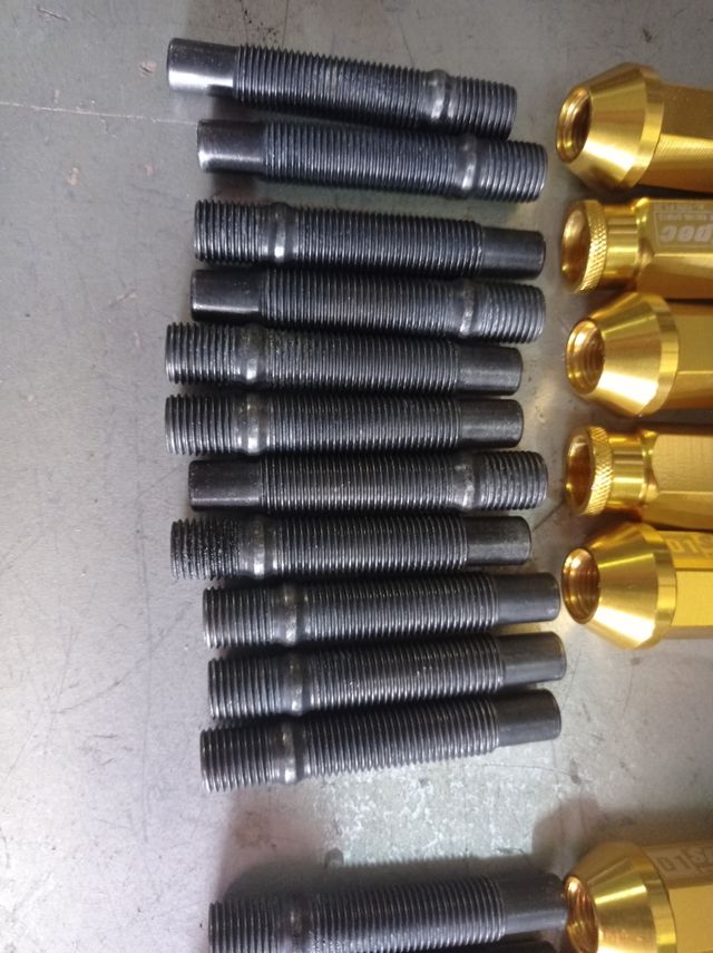 Set espárragos reforzados y tuercas