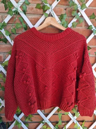 Jersey con borlitas. Color marron/Teja