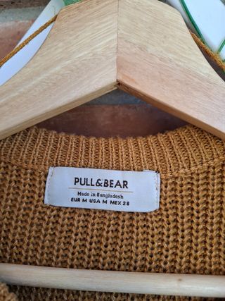 Jersey básico marrón. Pull&Bear