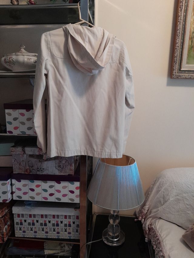 Gabardina marca DKNY petite Donna Karan entretiemp