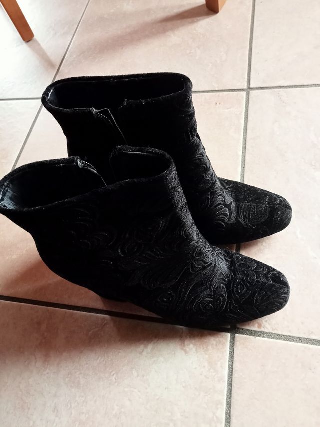 Stivaletto elegante tessuto broccato.