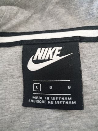 Chaqueta Nike impermeable con capucha.