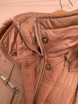 Abrigo acolchado gorro feel cover