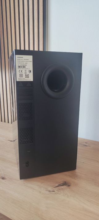 Subwoofer y barra de sonido 
