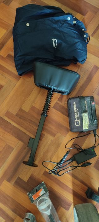 Juego palos de golf y carrito eléctrico