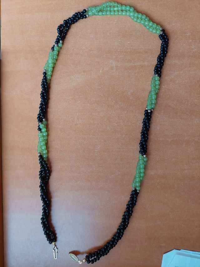 Collar azabache olivina