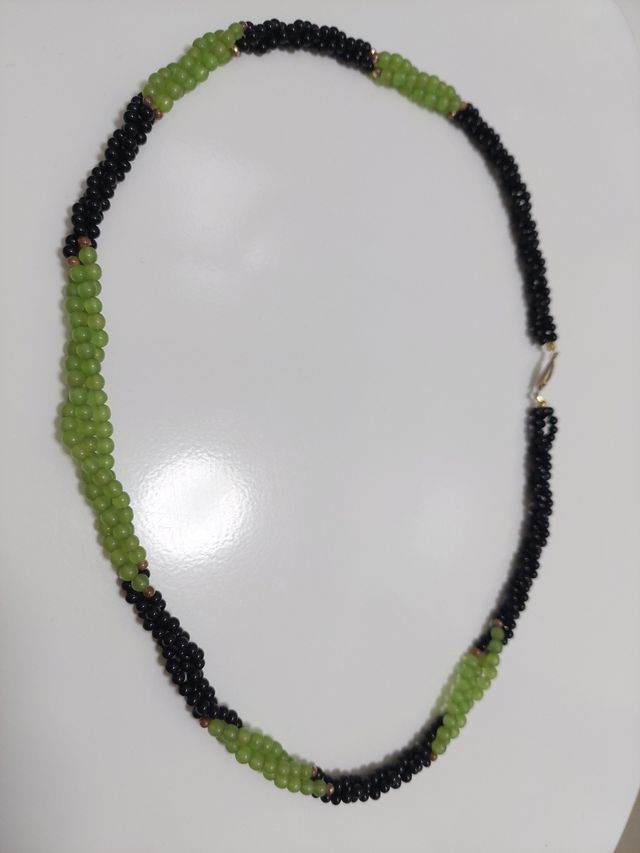 Collar azabache olivina