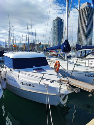 BARCO PESCA-PASEO 7m DE ESLORA