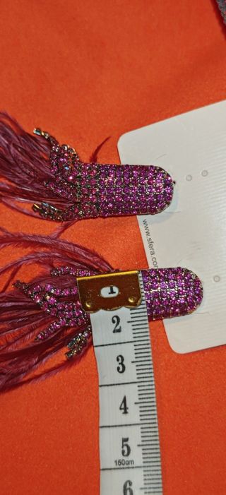 Pendientes burdeos pluma largos