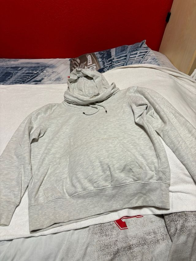 Sudadera con capucha grris clara 5 euros