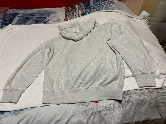 Sudadera con capucha grris clara 5 euros