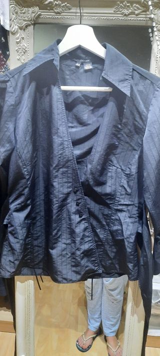 Camisa Zara negra con rayitas