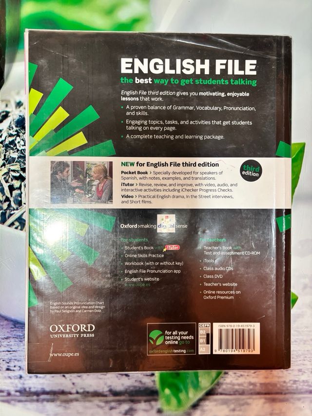 Libro ENGLISH FILE INTERMEDIATE de Oxford