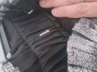 Falda mini plisada plateada de Zara