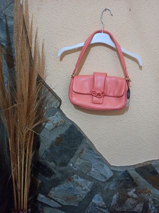 Bolso salmón de mano muy suave