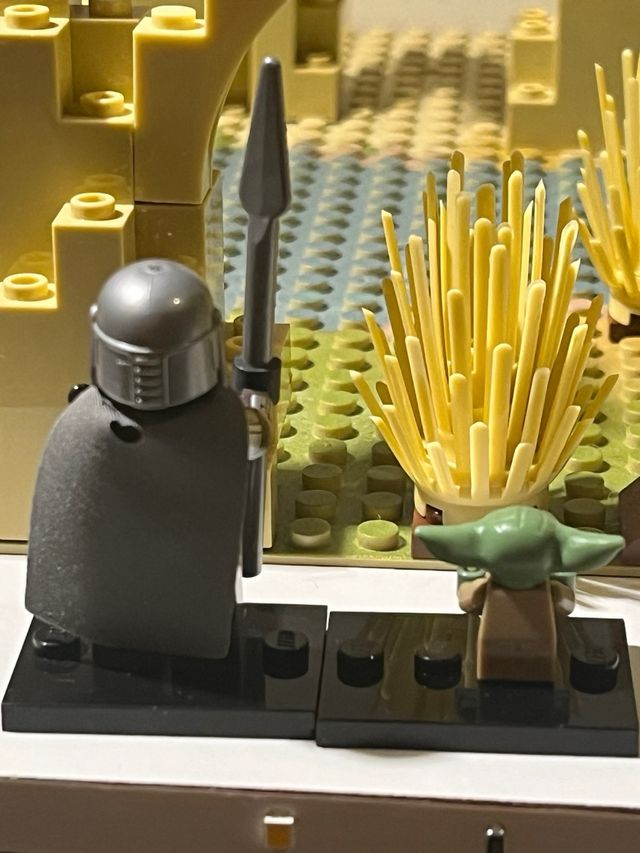 Minifiguras del Mandaloriano y Grogu lego original