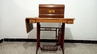 Maquina de coser y bordar antigua Alfa