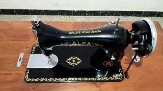 Maquina de coser y bordar antigua Alfa