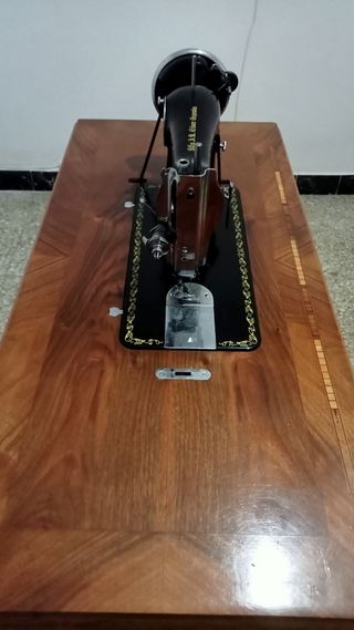 Maquina de coser y bordar antigua Alfa