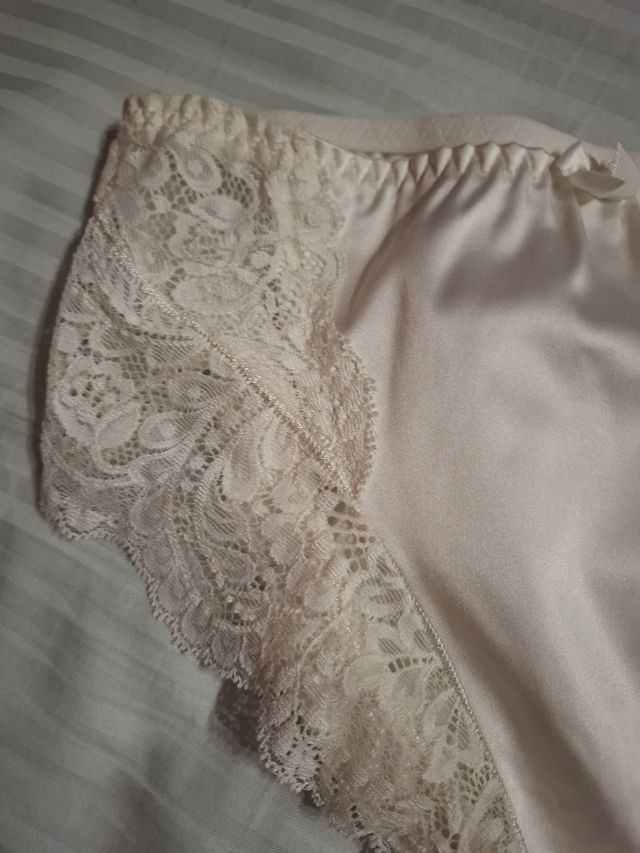 Mutande con pizzo e raso