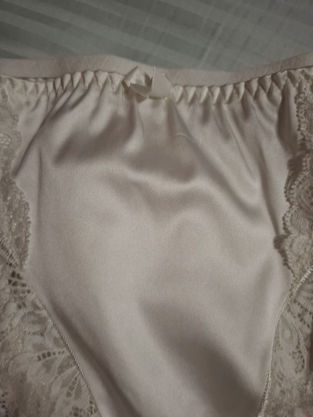 Mutande con pizzo e raso