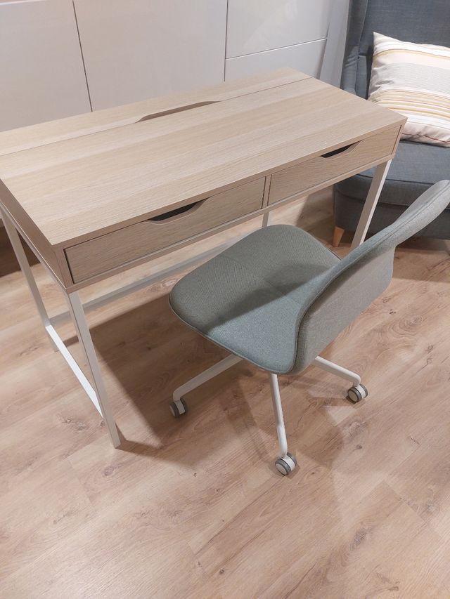 Mesa escritorio y silla