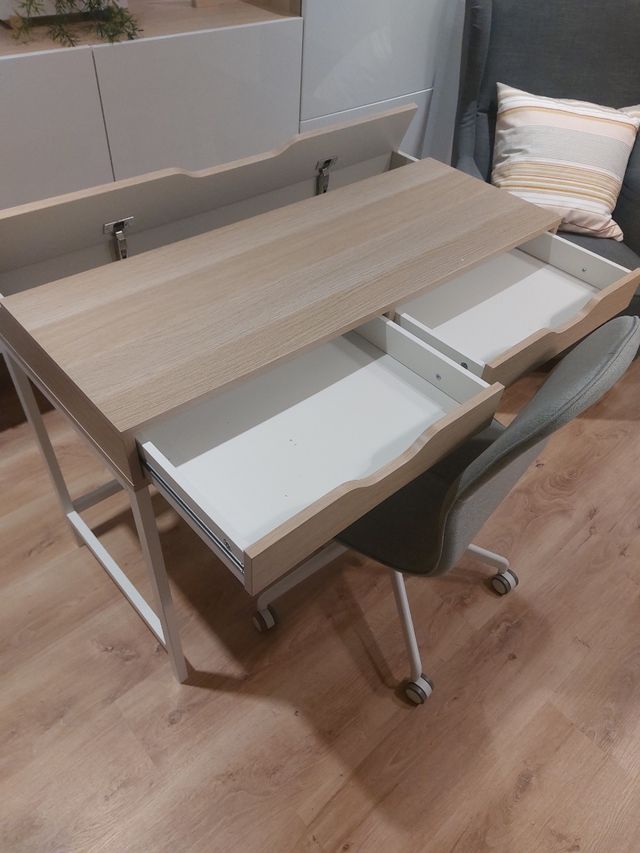 Mesa escritorio y silla