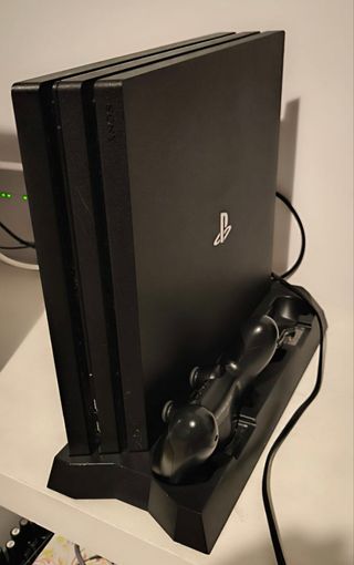 PS 4 PRO