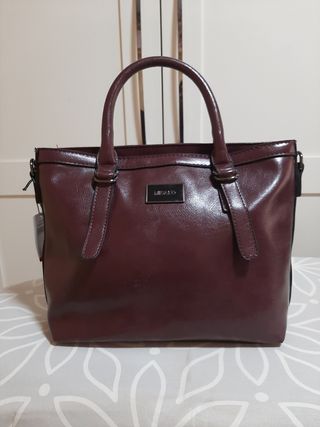Bolso de mano. Color Burdeos 