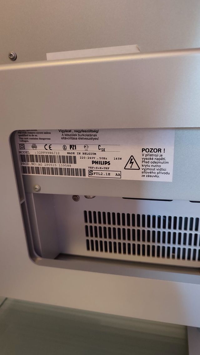 TV televisor LCD Philips 32”  regalo mueble 