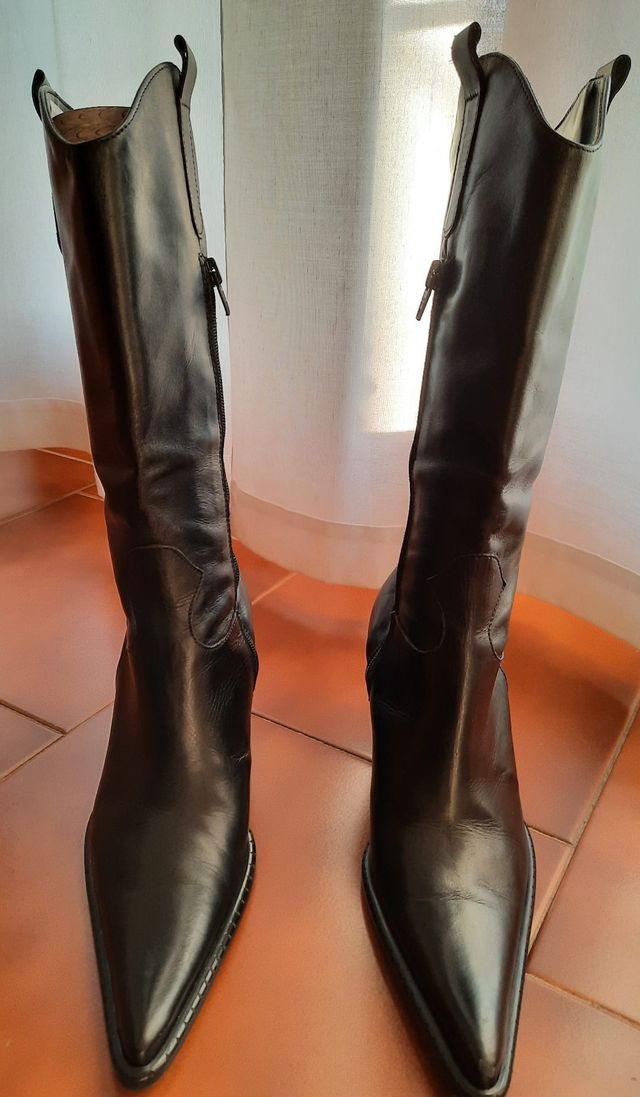 STIVALI DI PELLE NERI NUOVI