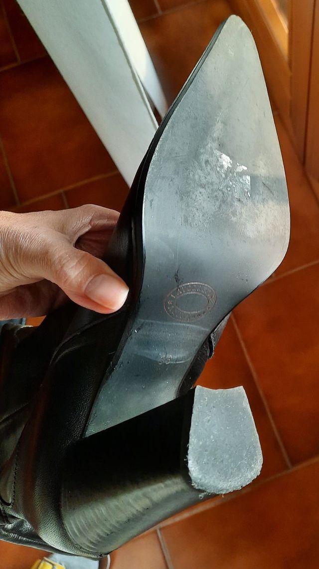 STIVALI DI PELLE NERI NUOVI