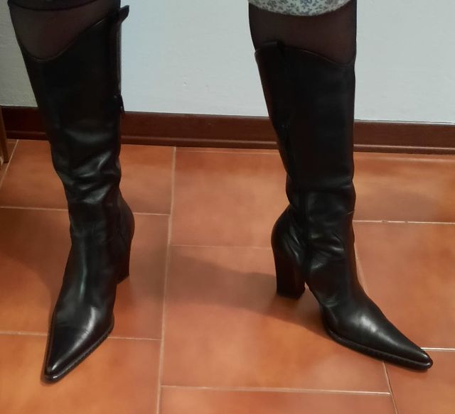 STIVALI DI PELLE NERI NUOVI